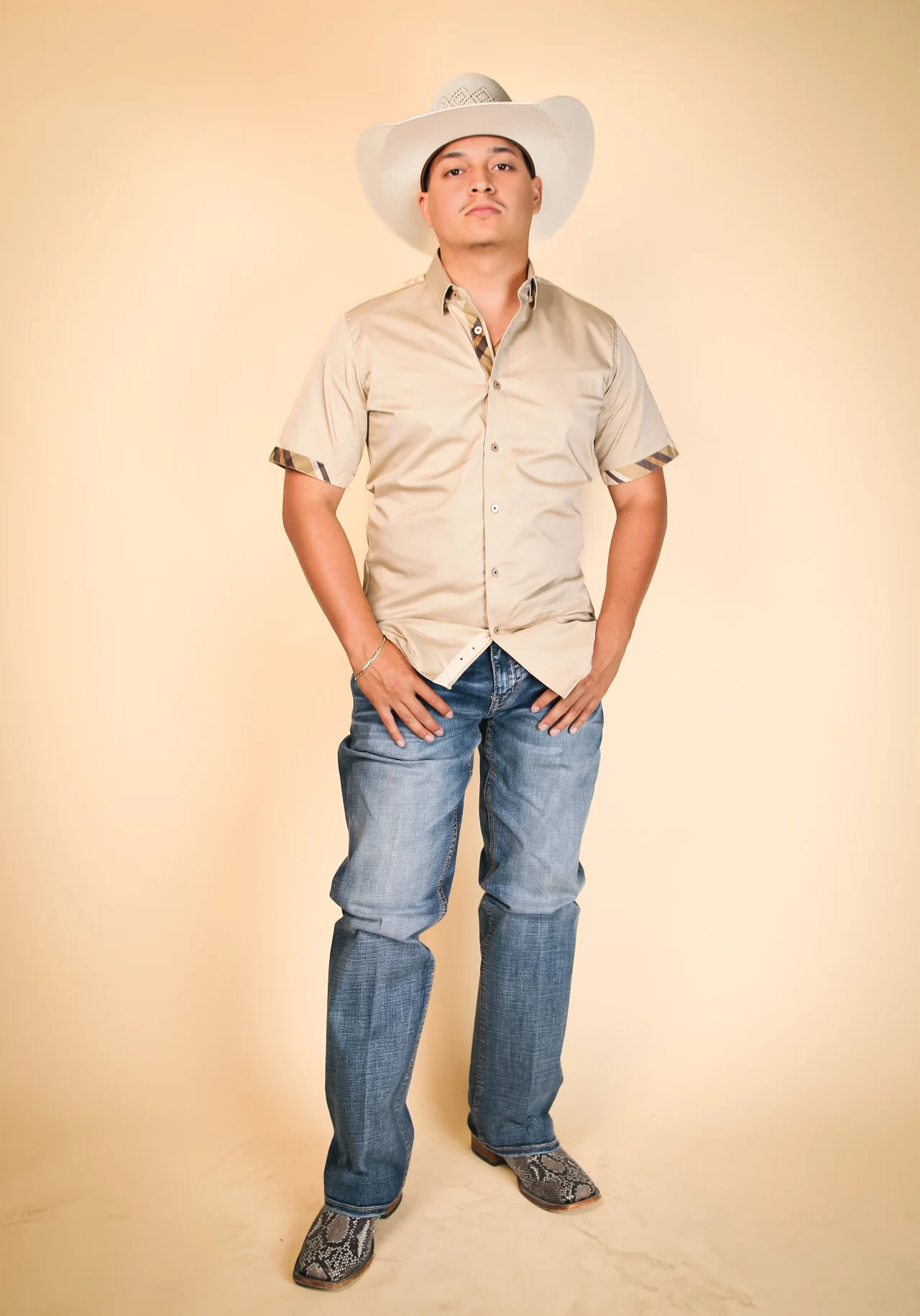 Platini Short Sleeve Travis Button-Up - Image 11